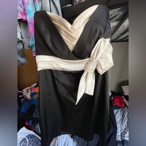 BCBG MaxAzria dress party, black and white, size 6